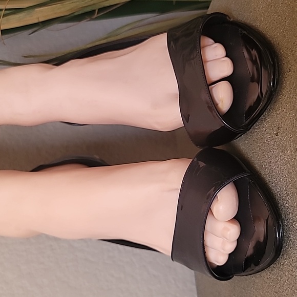 Authentic! CHANEL Black Patent Leather D'Orsay Heels with Chanel Logo. Size 8 - Picture 5 of 11